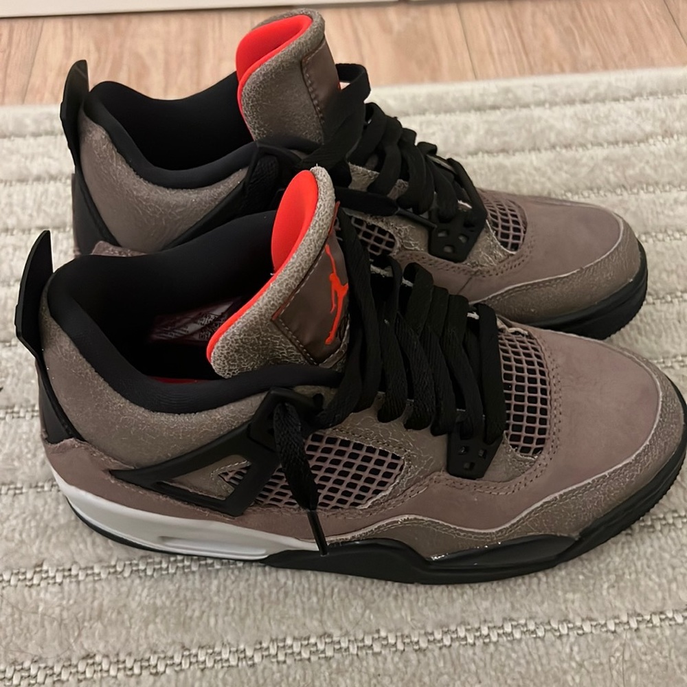 Jordan 4 Retro ‘Taupe Haze’ Size 6y (women’s 7.5)
